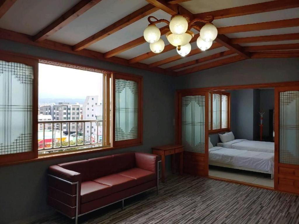 Emerald Ace Hotel Jeju by Eksteriør bilde
