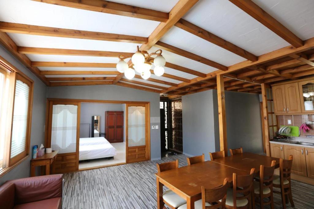 Emerald Ace Hotel Jeju by Eksteriør bilde